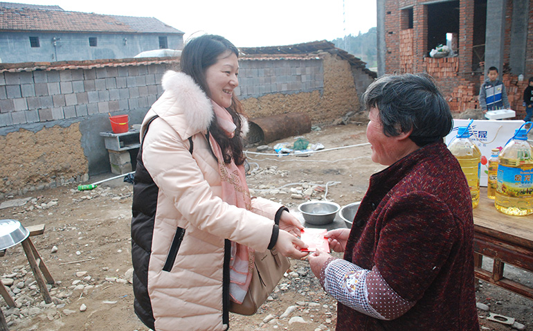 慰問(wèn)結(jié)對(duì)幫扶殘疾人